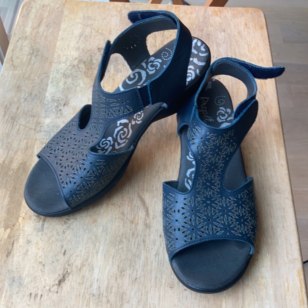PropetWinnie ankle strap sandals Blue 8.5W